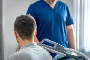 doctor using machine treat patients shoulders